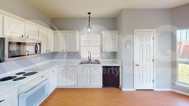 Building Photo - 1719 Farmington Dr