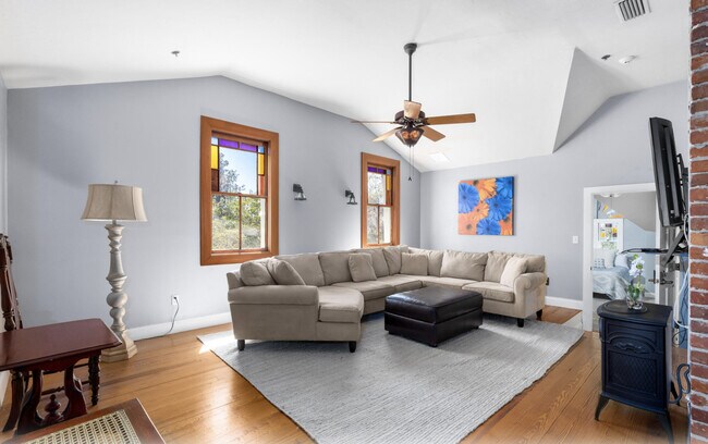 Foto del edificio - 221 SE 7th St