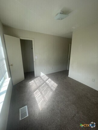 Building Photo - 3202 Hereford Ln