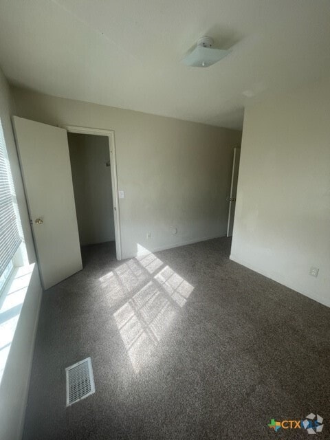 Building Photo - 3202 Hereford Ln