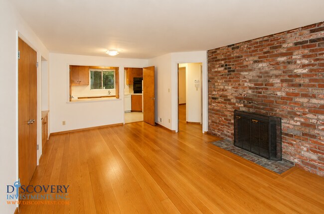 Building Photo - Contemporary North Berkeley 2 Bedroom Condominium