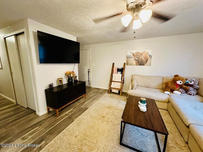 Foto del edificio - 7012 John Paul Ln