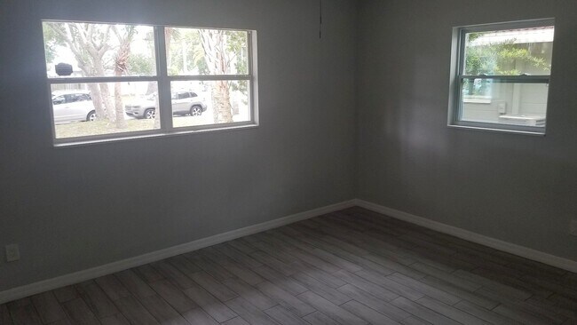 Building Photo - Newly Renovated 3 Bed / 2 Bath Home in Nor...