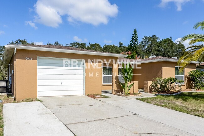 Building Photo - 9923 Woodridge Ct