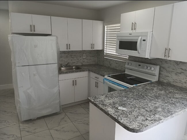 Foto del edificio - 1590 NW 123rd St