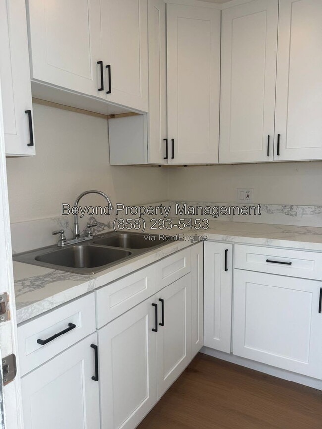 Building Photo - 2704 Highland Ave