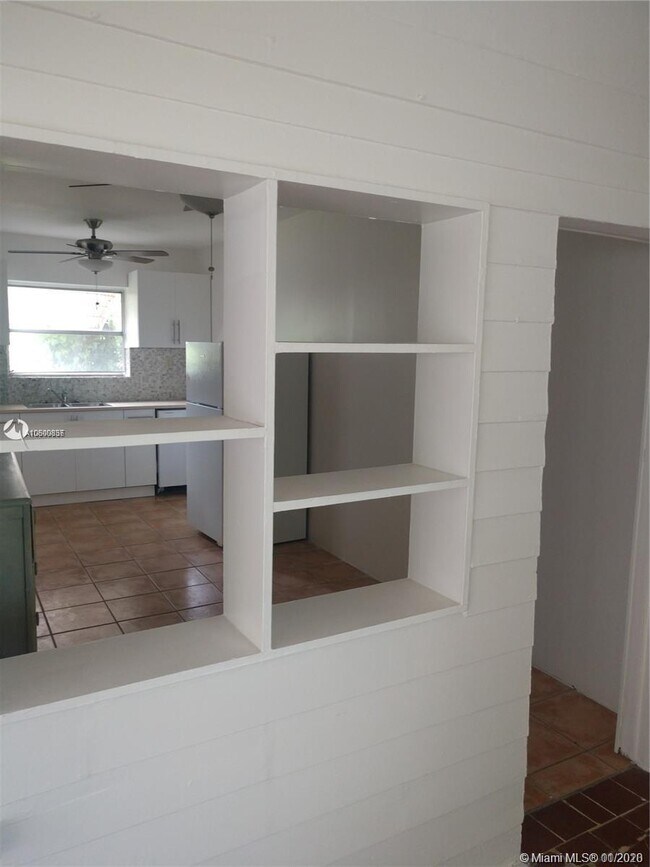 Building Photo - 11342 Peachtree Dr