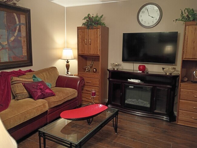 Foto del edificio - 5070 Fenwood Dr