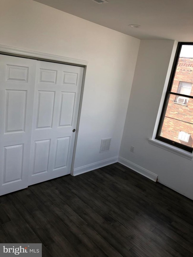 Building Photo - 1526 Wolf St