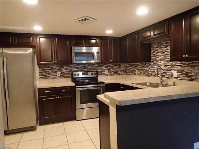 Building Photo - 834 N Buckingham Ct