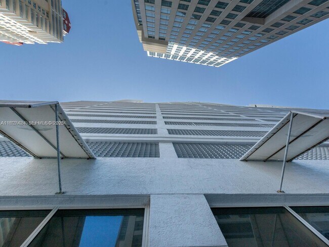 Foto del edificio - 1200 Brickell Bay Dr