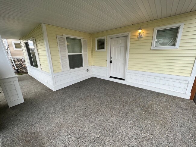 Building Photo - 3 Bedroom DuPont Home with Loft