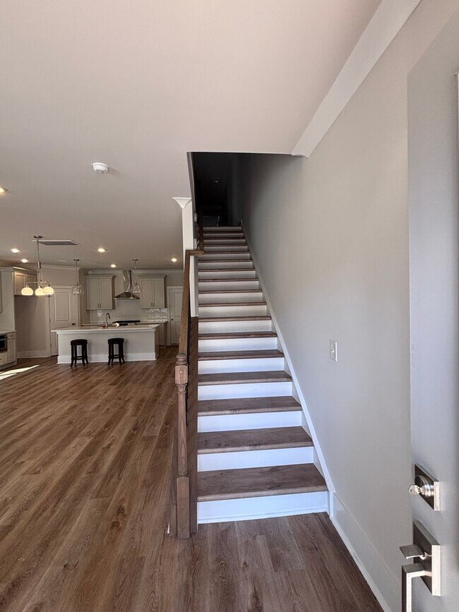 Foto del edificio - Brand new three-bedroom, 2.5-bath townhome