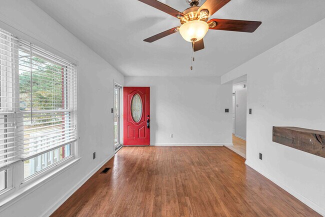 Foto del edificio - 203 Pineview Rd