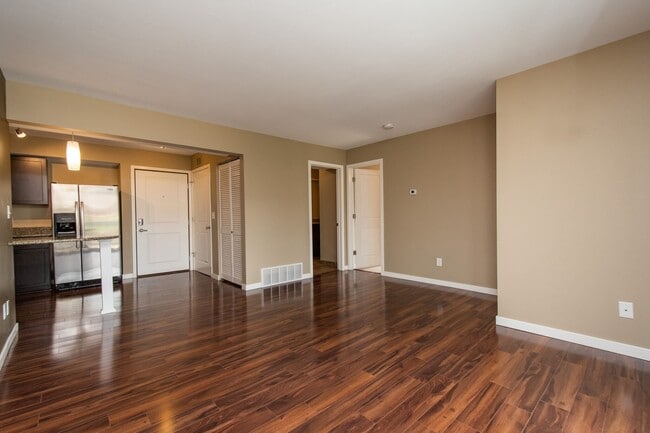 Building Photo - Oakcrest Condominiums
