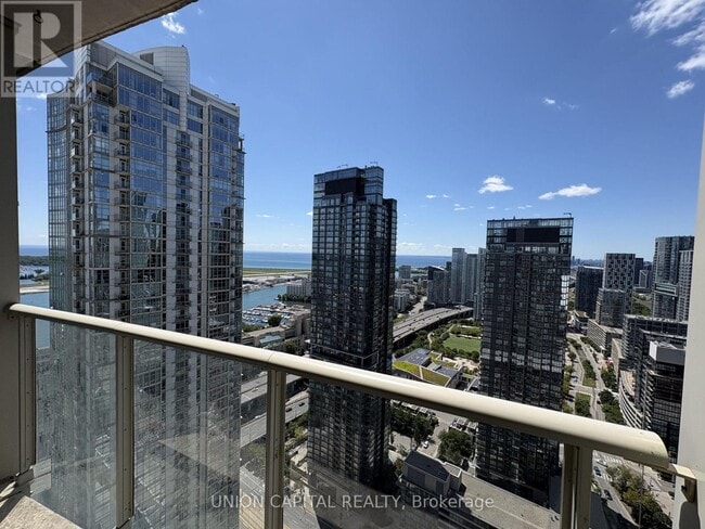 Building Photo - 10 Navy Wharf Ct