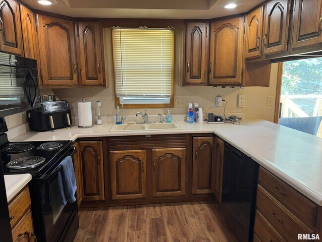 Foto del edificio - 4125 Utica Ridge Rd