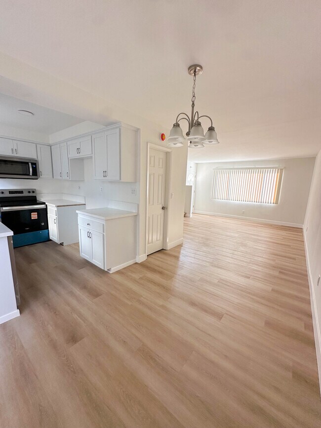 comedor - 2224 Curtis Ave