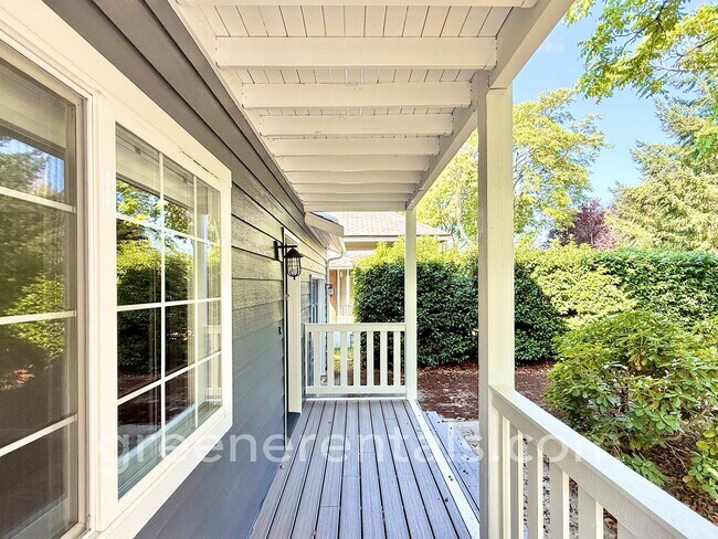 Building Photo - Charming 2BR/1.5BA Home Near Lions Park
