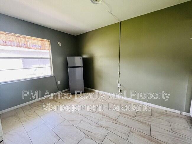 Foto del edificio - 214 N Chestnut Rd