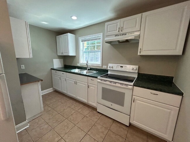 Building Photo - Duplex for Rent