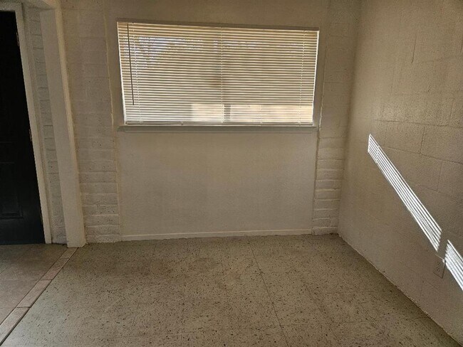 Foto del edificio - 410 E 9th St