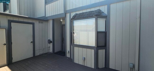 Building Photo - 1597 Ashwood Dr