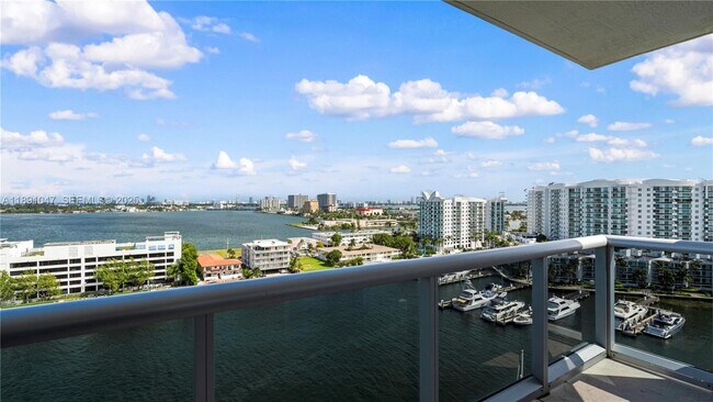 Foto del edificio - 7929 West Dr