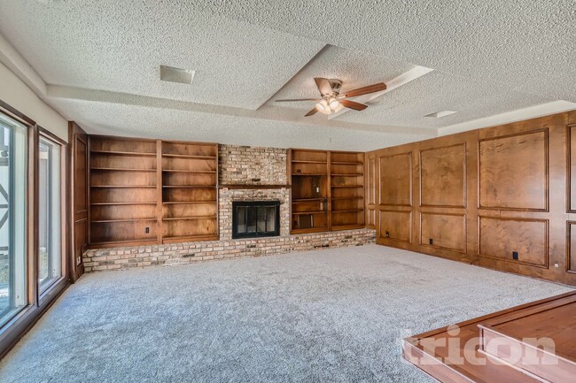 Foto del edificio - 1316 Lexington Dr