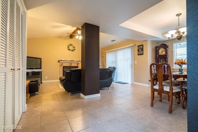Building Photo - 3 br, 2.5 bath Townhome - 6718 Calvine Rd