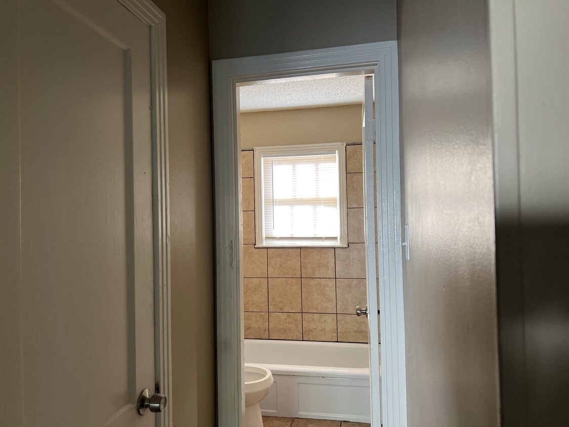 Building Photo - 1018 French St