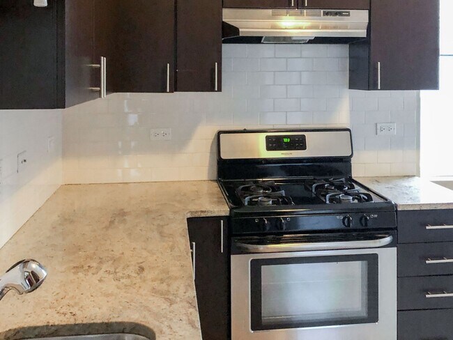 Foto del edificio - 1434 W Addison St