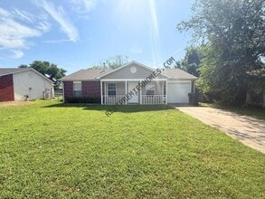 Building Photo - 1830 Lexington Rd
