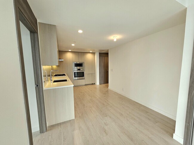 Photo du bâtiment - 4880 Lougheed Hwy.