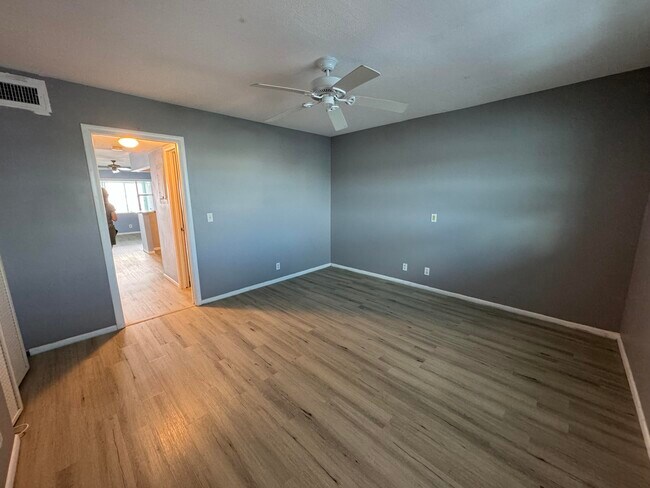 Foto del edificio - 100 Shore Ct