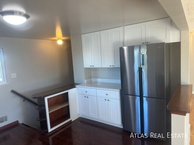 Foto del edificio - Updated 4-Bedroom Rental with Large Garage...