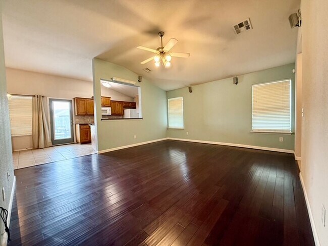 Building Photo - Fantastic east Norman neighborhood!
