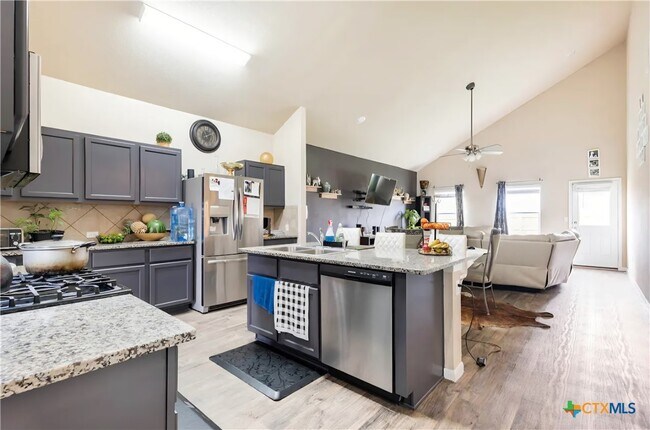 Foto del edificio - 1030 Apricot Ln