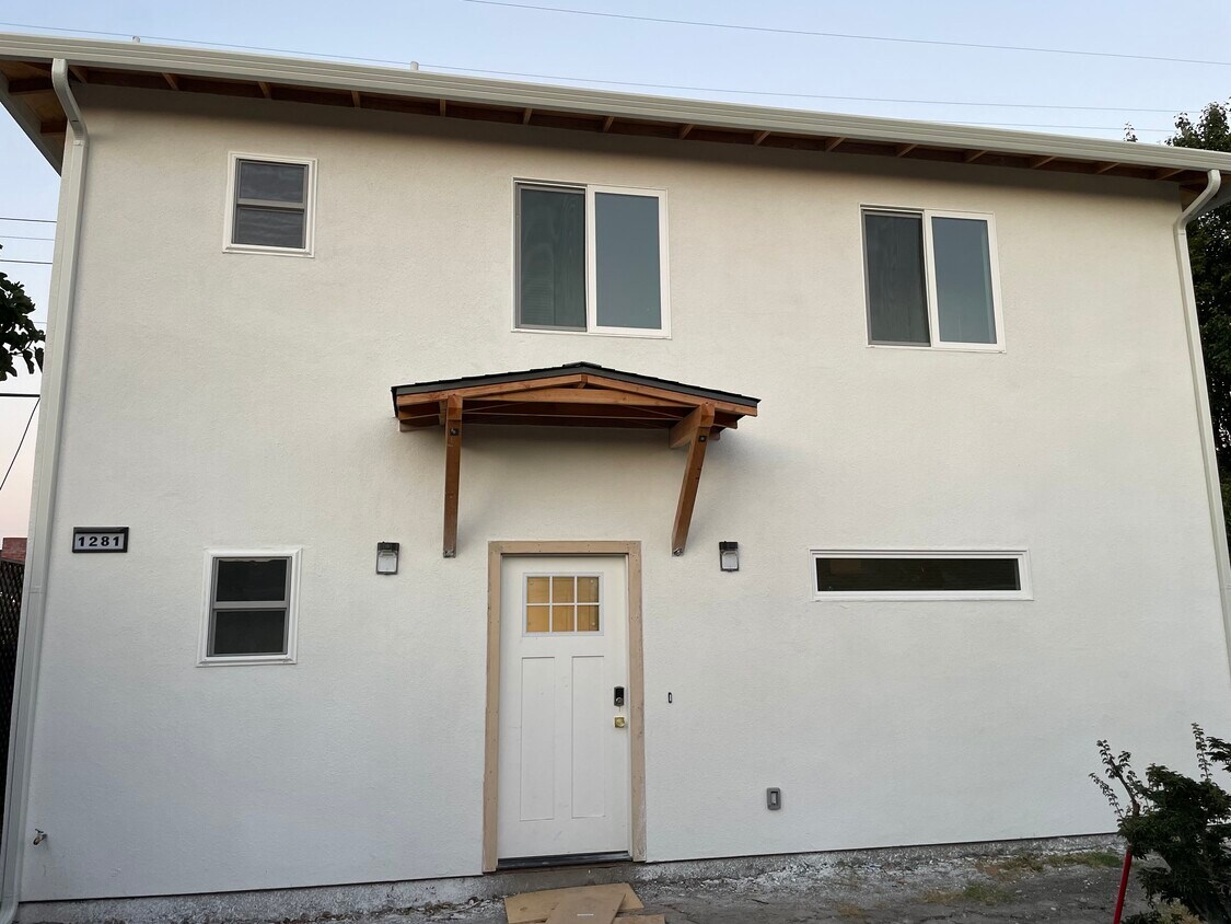 Foto principal - 1279 Las Palmas Dr