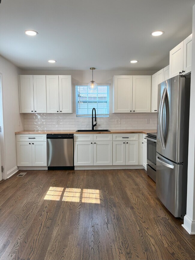 Photo - Adorable 2bd/2ba in Lincoln Park Apartment