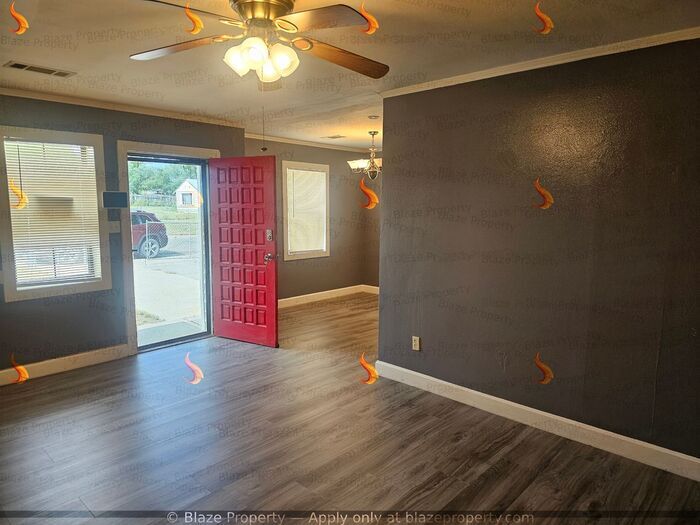 Foto principal - Ready for Immediate move : 3 Bed 1 Bath ho...