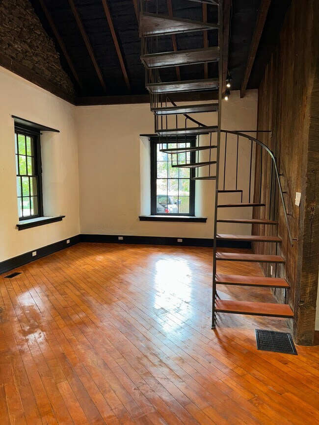 Foto del edificio - 260 Cherry Ln