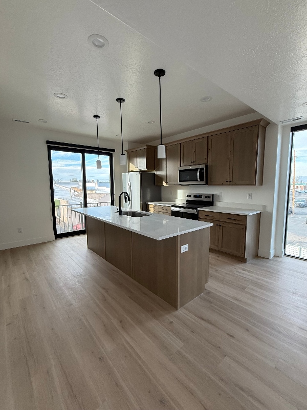 Building Photo - 43 N 100 E