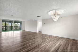 Building Photo - 3940 Inverrary Blvd