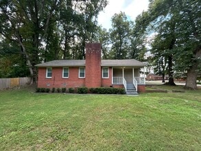 Building Photo - 875 Enfield Rd