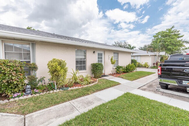 Foto del edificio - 546 Covered Bridge Blvd