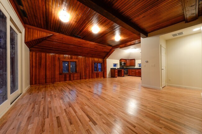 Building Photo - 96 Hillside Ave
