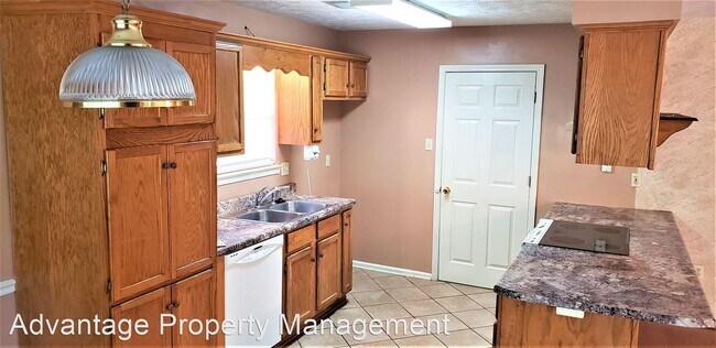 Building Photo - 3 br, 2 bath House - 1540 New Oxford