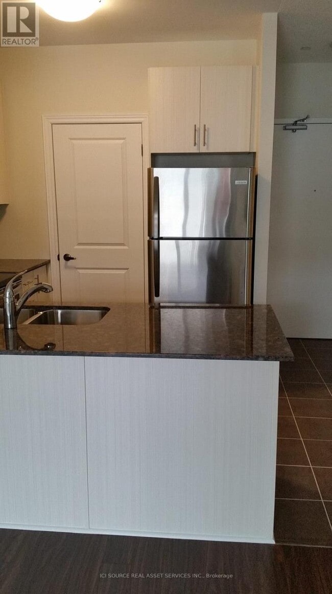 Photo du bâtiment - 7325-7325 Markham Rd