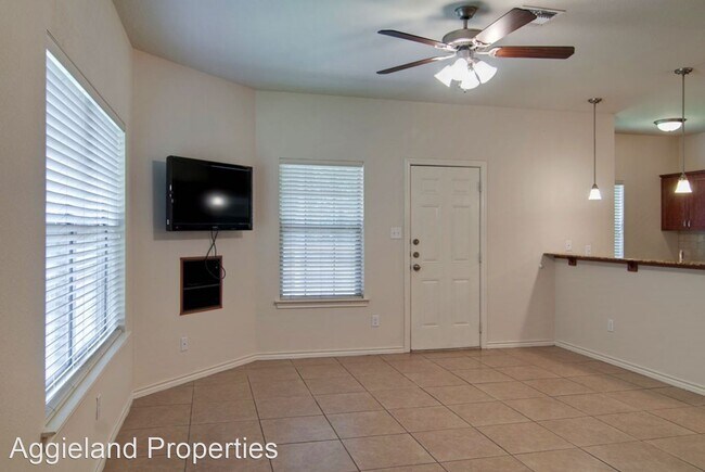 Building Photo - 3 br, 3 bath House - 4456 Reveille Rd